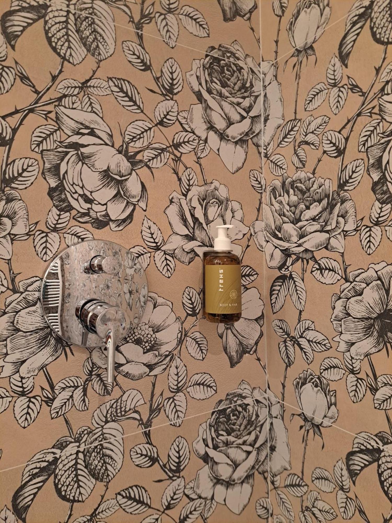 Apartment Wildflower In Privatvilla Im Herzen Merans Eksteriør billede