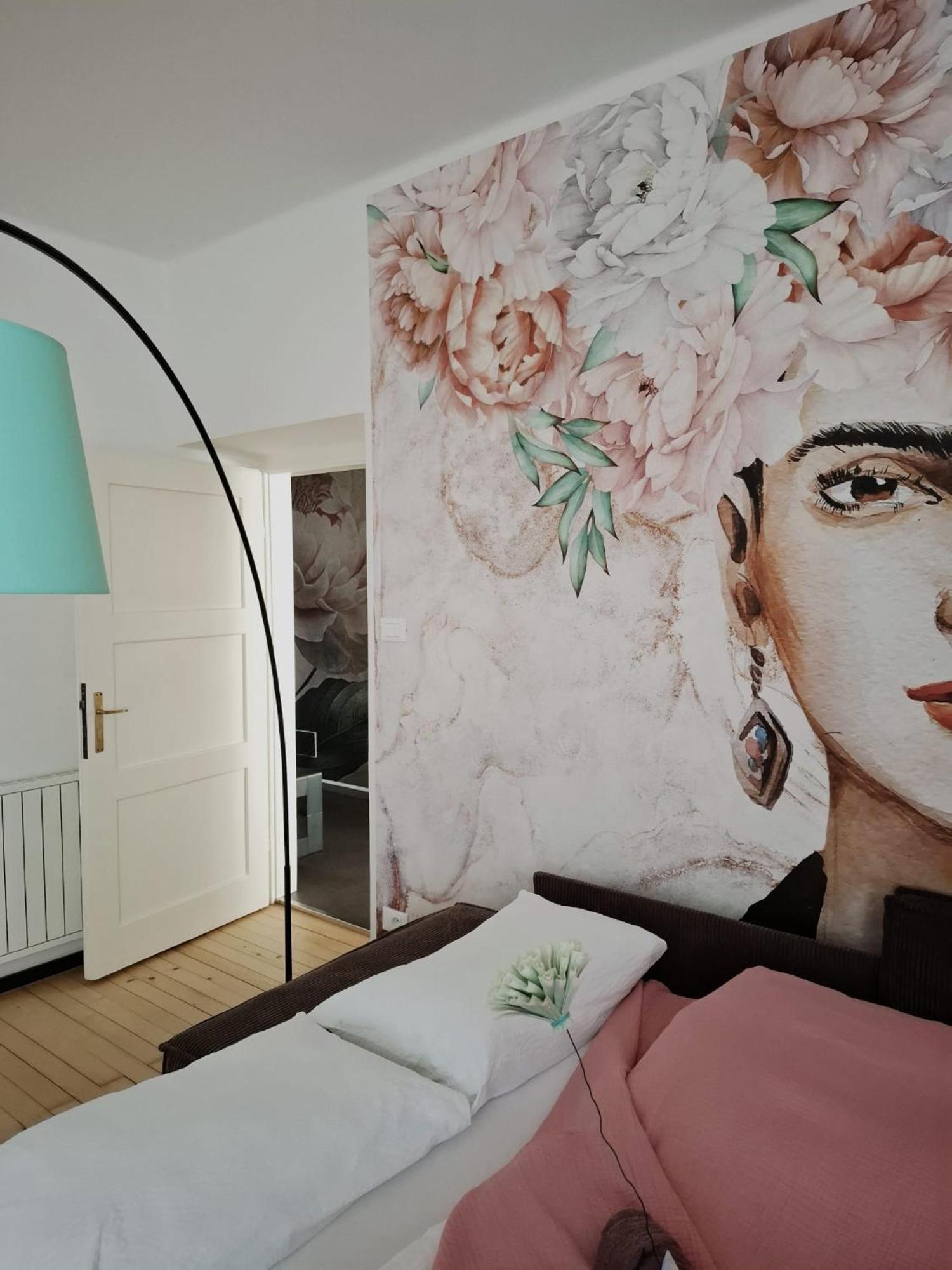 Apartment Wildflower In Privatvilla Im Herzen Merans Eksteriør billede